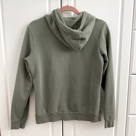 📍(SOLD) Puma hooded sweatshirt - Picture 2 of 3